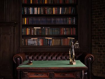 Адвокат по банкротству с сопровождением в суде