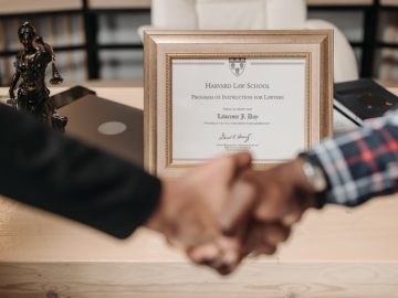 Юридическая компания по списанию долгов через суд в России