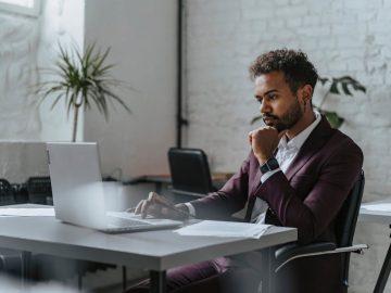 Как проходит банкротство для сотрудников коневодства в России