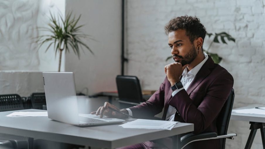 Как проходит банкротство для сотрудников коневодства в России