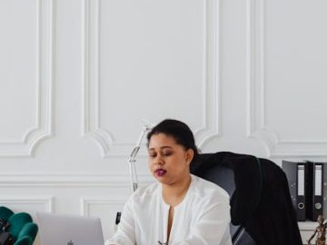 Подача документов на банкротство с помощью юриста