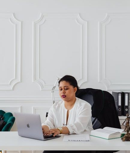 Подача документов на банкротство с помощью юриста