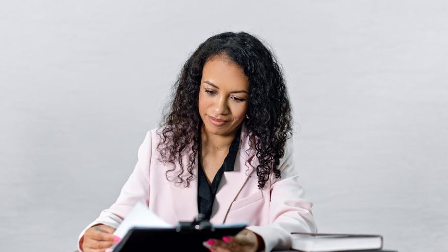 Как банкротство физлица влияет на получение пенсии и субсидий