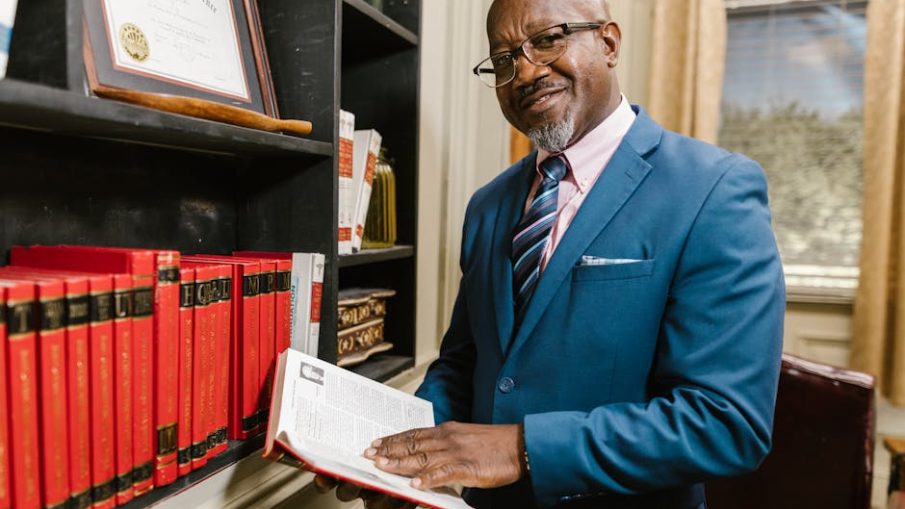 Консультация юриста по списанию долгов с консультацией РФ