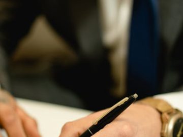 Процедура освобождения от долгов с консультацией юриста