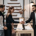 Как банкротство помогает избавиться от долгов по штрафам и налогами