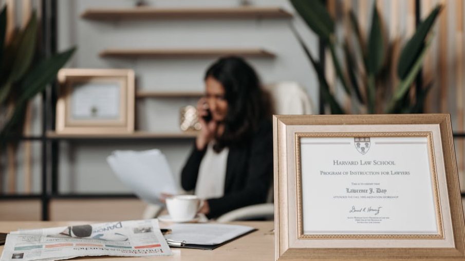 Процедура освобождения от долгов с консультацией юриста