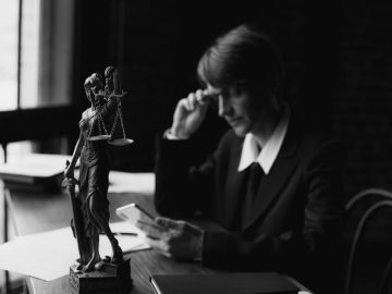 Как банкротство помогает избавиться от долгов перед кредиторами